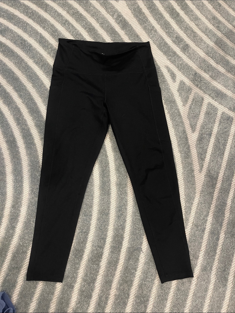 New women’s  Black Active Leggings yoga pants Zella M almost full length ankle